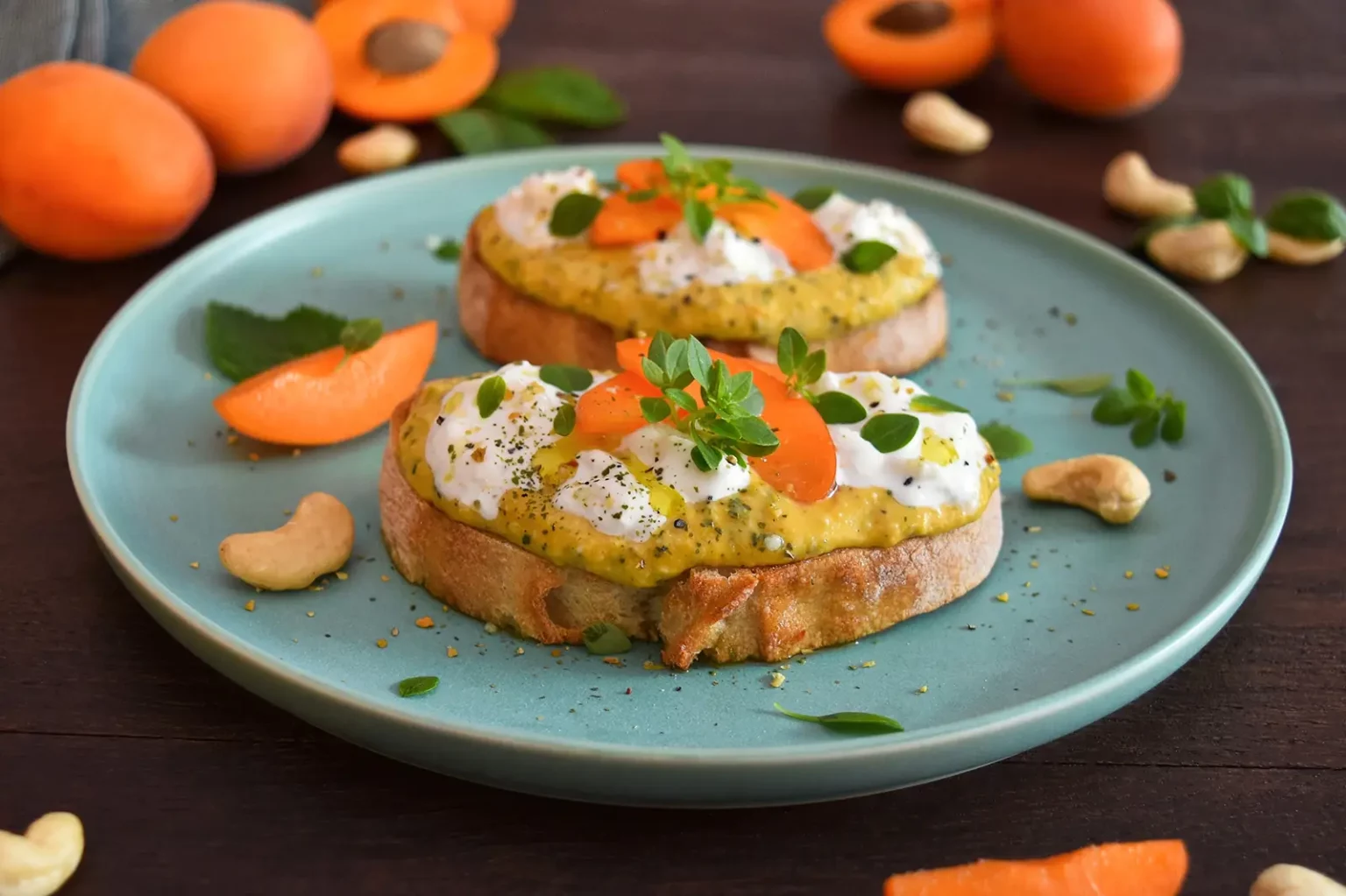 Burrata-Bruschetta mit Aprikosen Pesto-Rezept-ballesworld