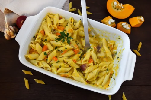 Ofen-Kürbis-Pasta mit Burrata-Servieren-ballesworld