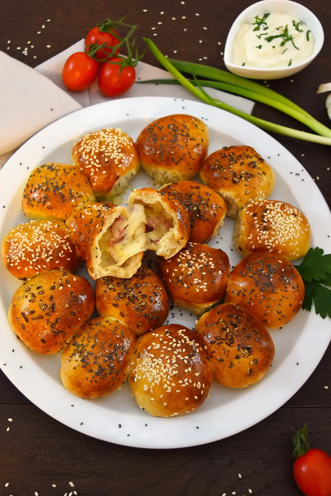 Gefüllte Snack-Brötchen aus der Heißluftfritteuse-Häppchen-ballesworld
