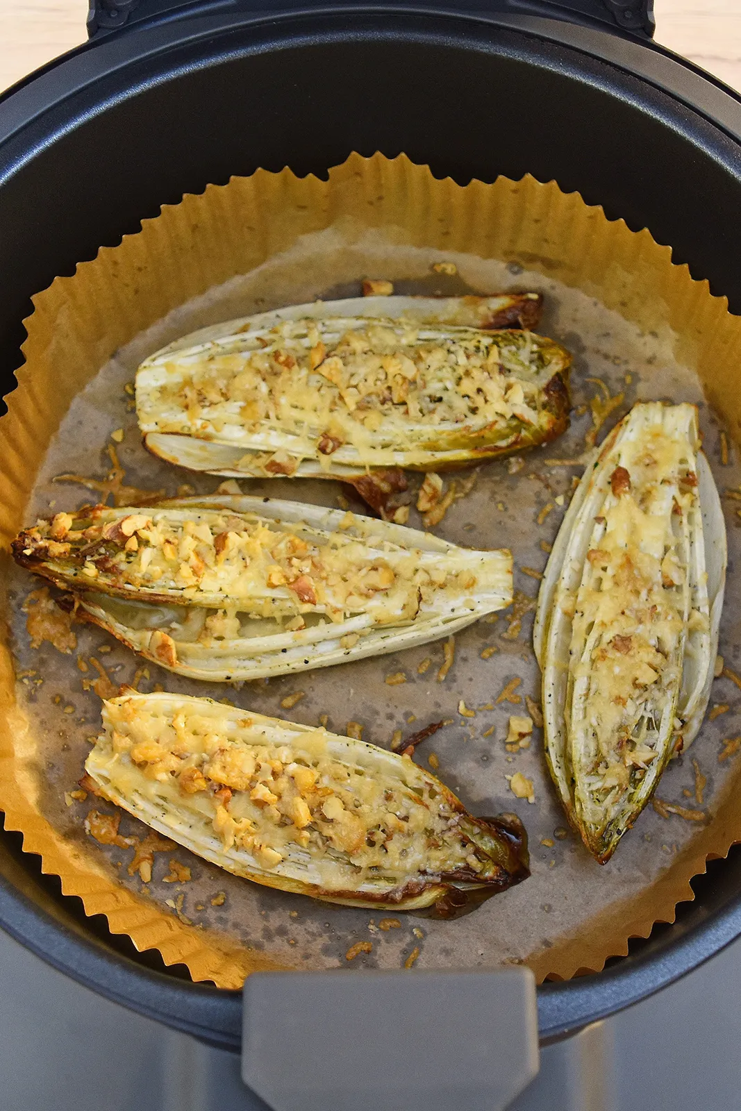 Knuspriger Chicorée aus der Heißluftfritteuse-Frittieren-ballesworld