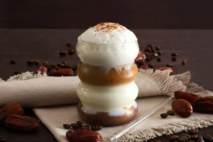 Cremiger Iced Latte mit Dattelsirup-Rezept-ballesworld