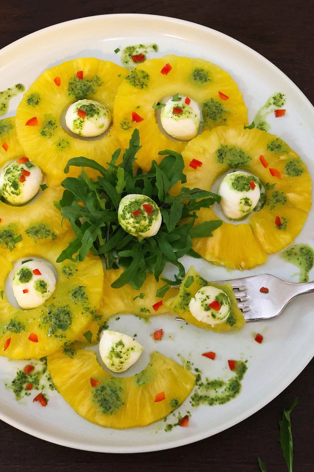 Ananas Carpaccio mit Rucola Dressing-Mediterran-ballesworld