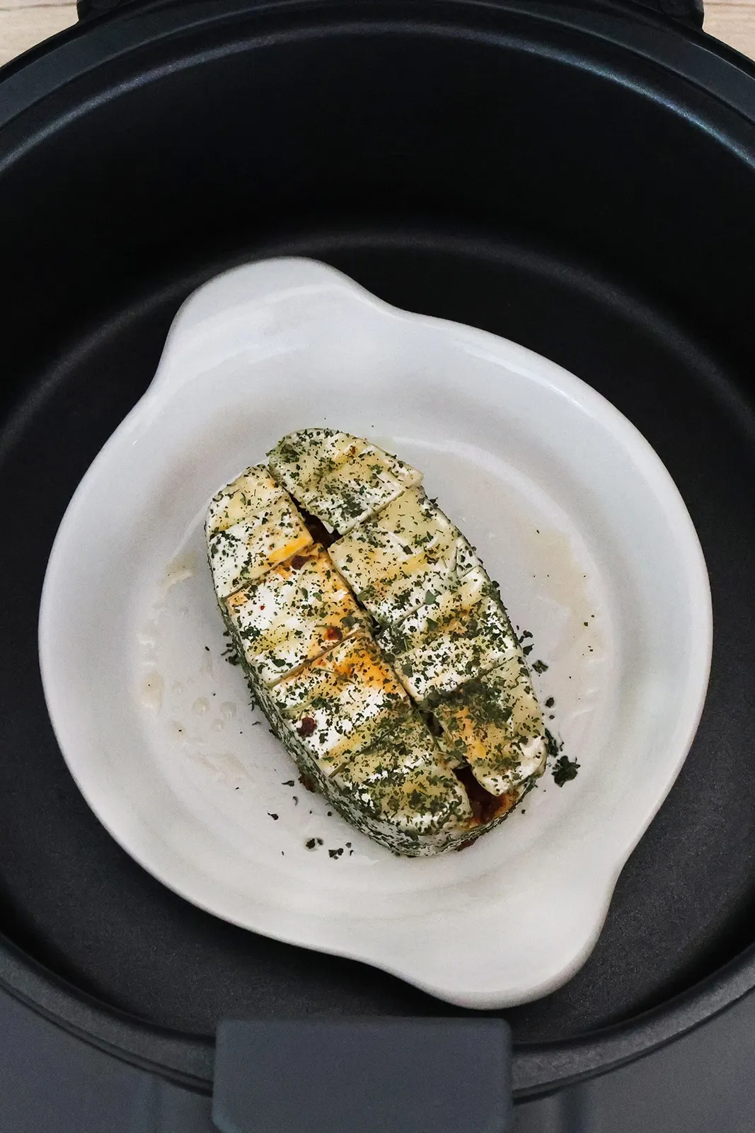 Tomaten-Kräuter-Camembert aus der Heißluftfritteuse-Mediterran-ballesworld