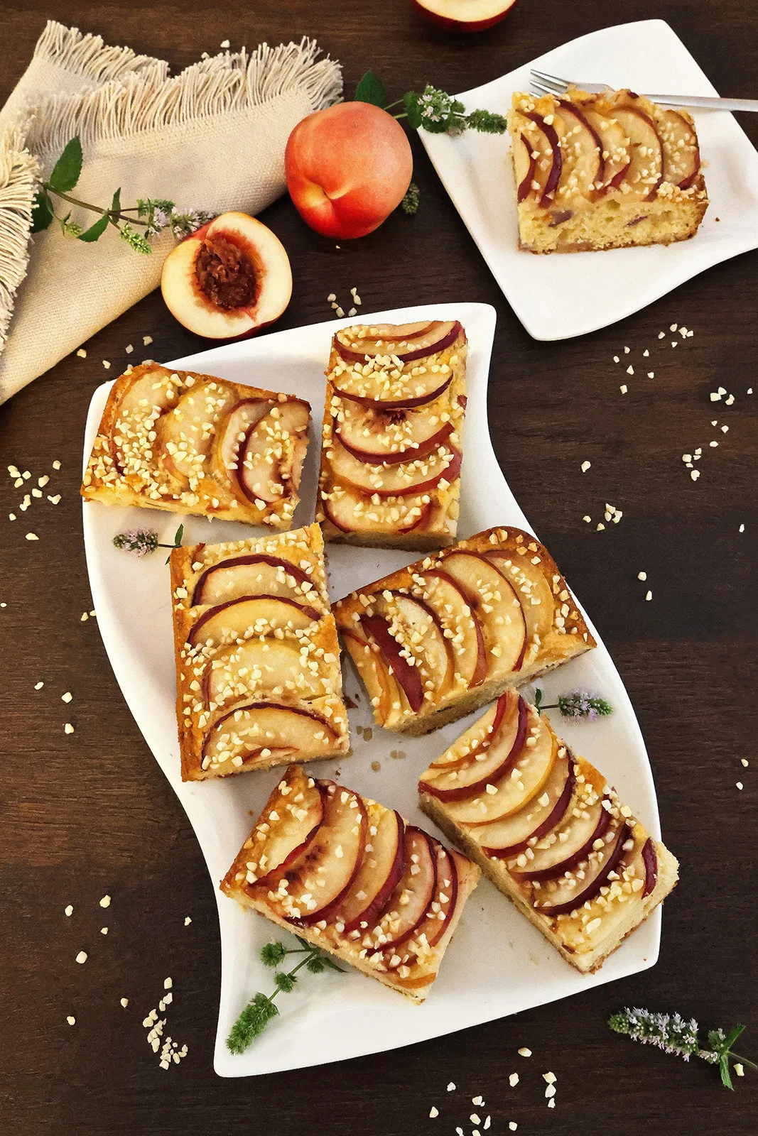 Nektarinen-Kuchen mit Mandel-Crunch-Dessert-ballesworld