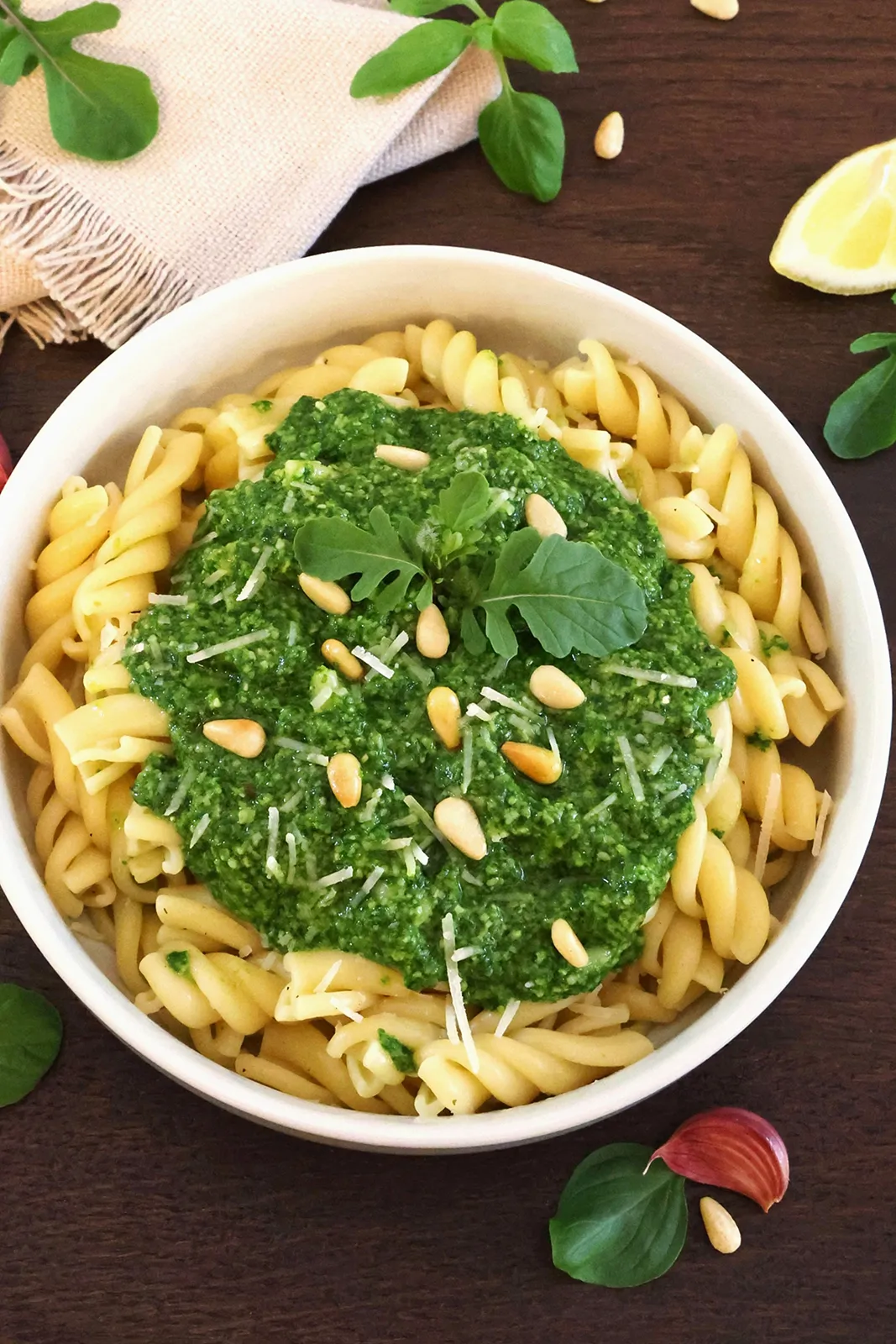 Nudeln mit grünem Pesto-Hauptgericht-ballesworld