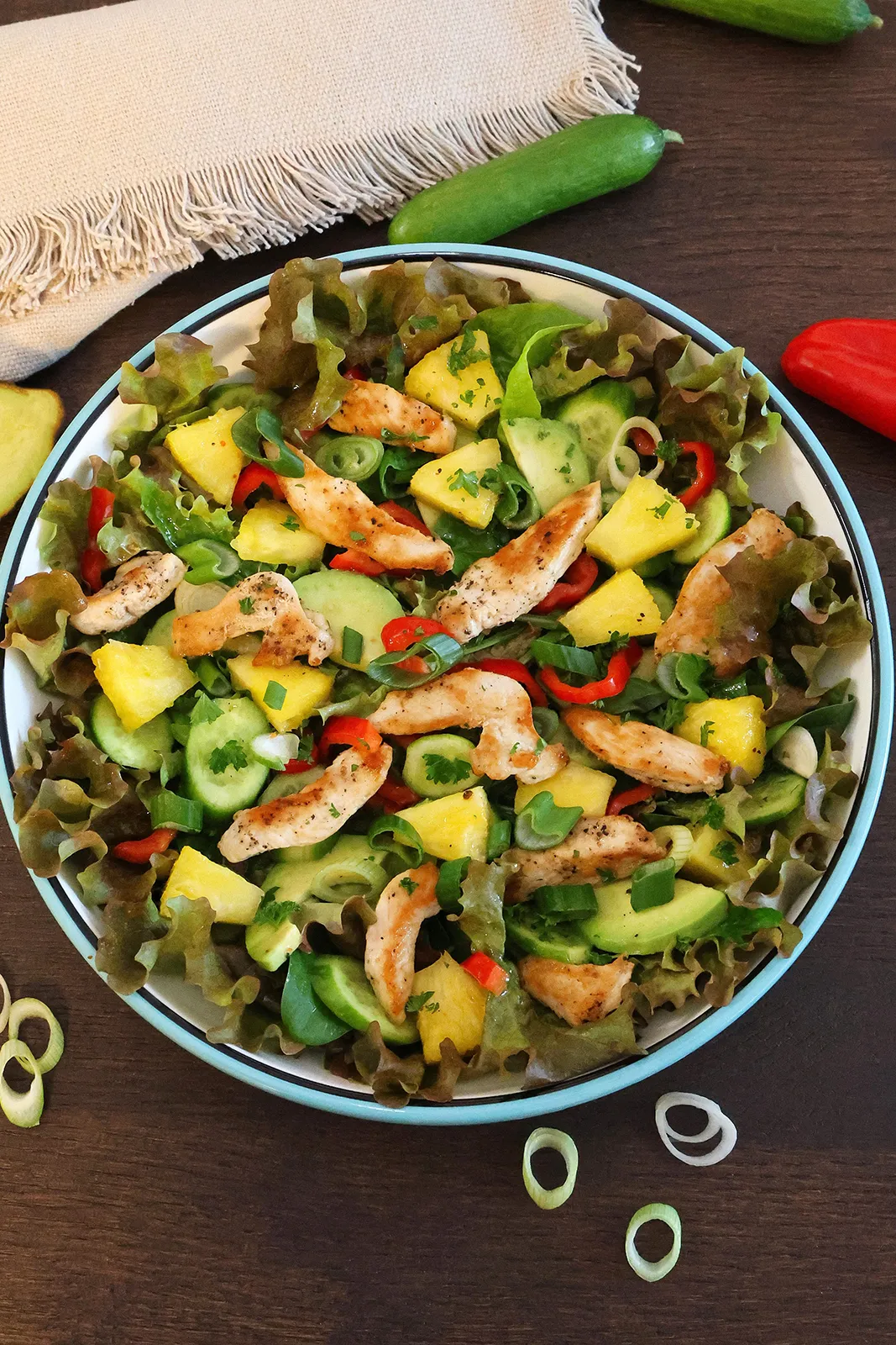 Ananas-Salat mit Hähnchen und Avocado-Gesund-ballesworld
