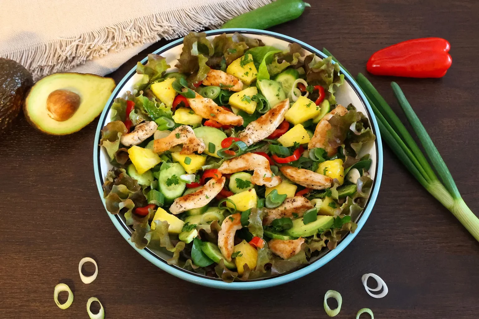 Ananas-Salat mit Hähnchen und Avocado-Rezept-ballesworld