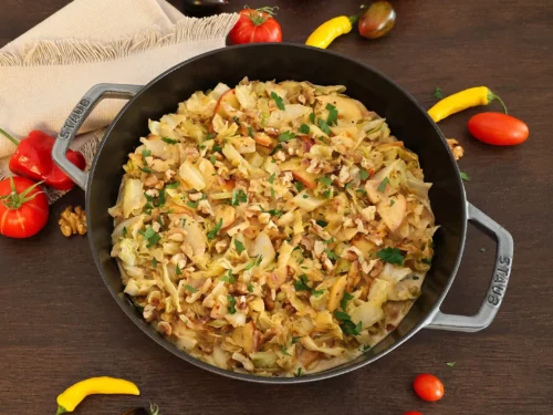 Cremiger Spitzkohl mit Honig-Senf-Knusper-Rezept-ballesworld