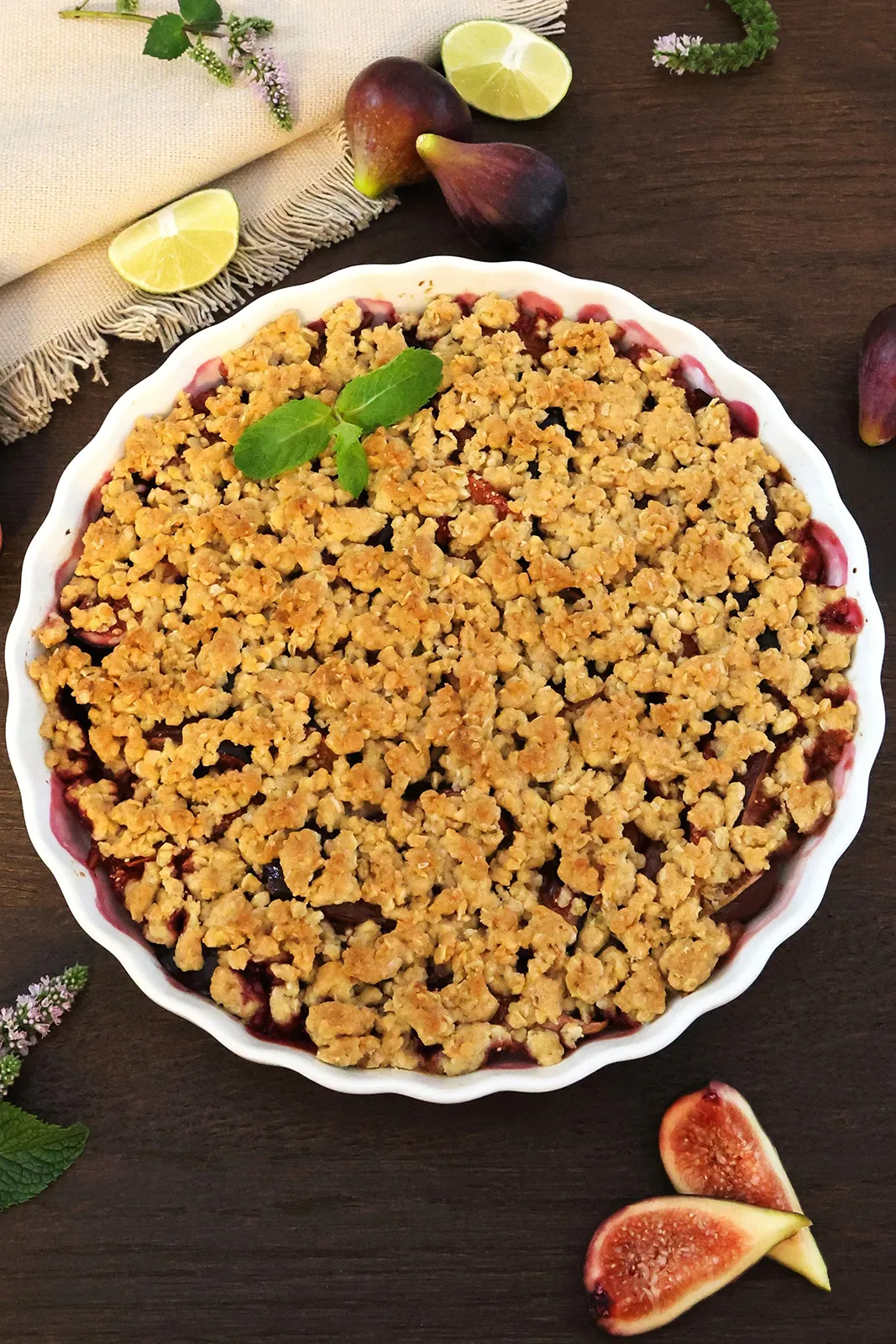 Feigen-Crumble mit Mandeln und Haferflocken-Dessert-ballesworld