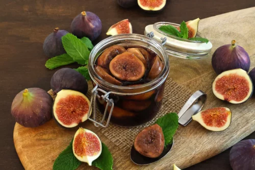 Rum-Feigen mit Vanille und Orange-Servieren-ballesworld