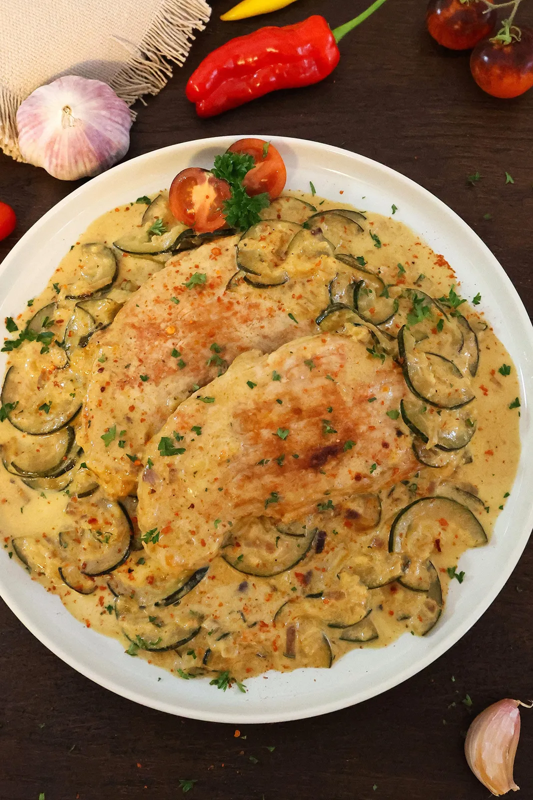 Schweineschnitzel mit Zucchini-Sahne-Soße-Hauptgericht-ballesworld